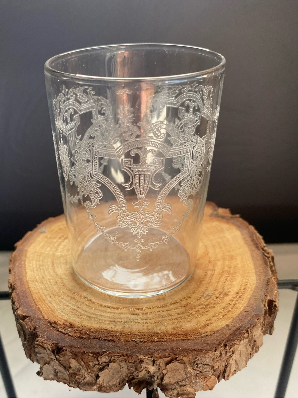 Needle-etched "Renaissance" glass tumbler / dose glass- Heisey? Tiffin? 1920s